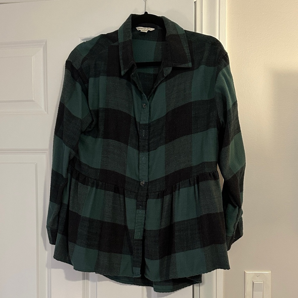 American Eagle Green and Black Plaid Button-Up Shirt
